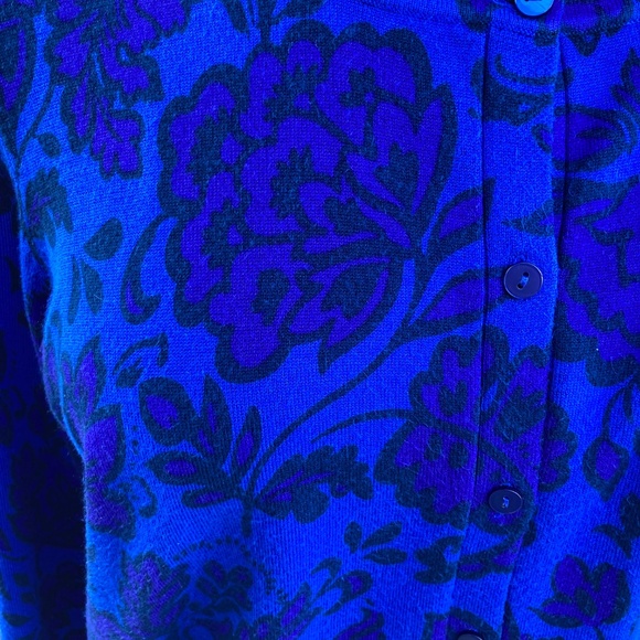 Eye Catching Blue Floral Cardigan - Picture 3 of 8